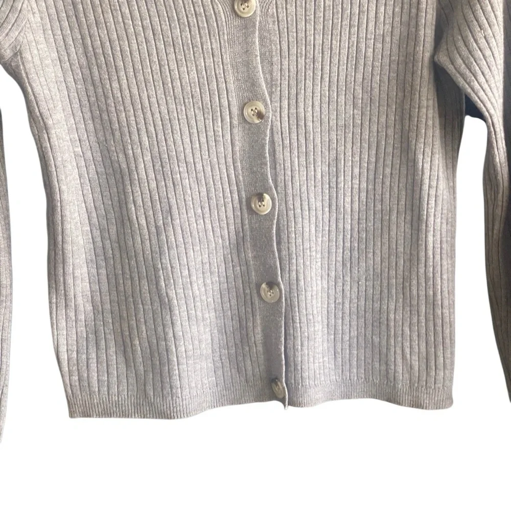 ⭐️CLEARANCE Coco & Shay Gray Ribbed Button Down Knit Cardigan Sweater. Medium.